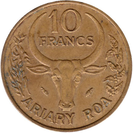 Монета 10 франков. 1981 год, Мадагаскар. Буйвол. Стручки ванили.